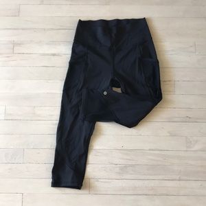 Black lululemon capri